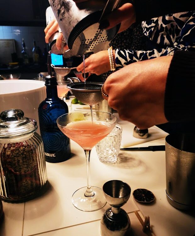Création de Cosmopolitan lors de l’atelier cocktail